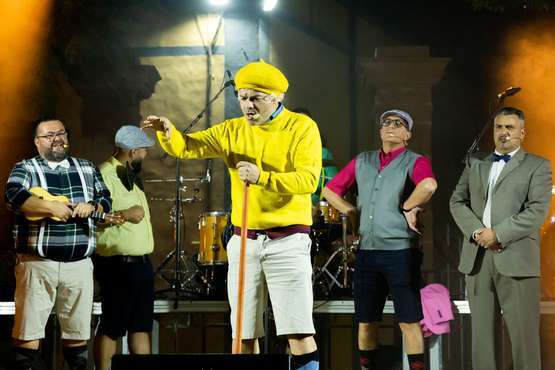  La Murgota de Telde estrena con éxito en Gáldar su espectáculo 'Los chicos del coro'/TA.